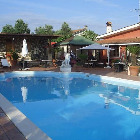 Chalet L Oasi Di Ambra 8 Posti Letto Con Uso Piscina Ардеа Екстериор снимка