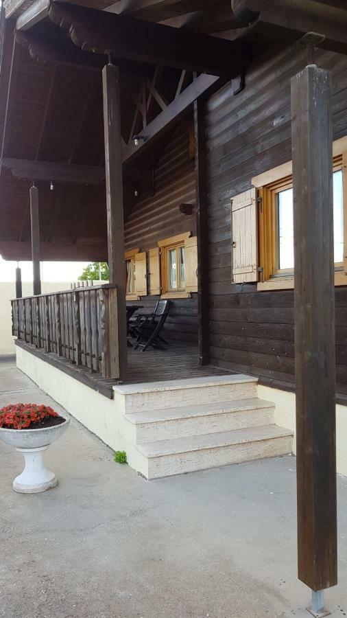 Chalet L Oasi Di Ambra 8 Posti Letto Con Uso Piscina Ардеа Екстериор снимка