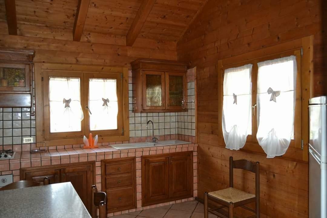 Chalet L Oasi Di Ambra 8 Posti Letto Con Uso Piscina Ардеа Екстериор снимка