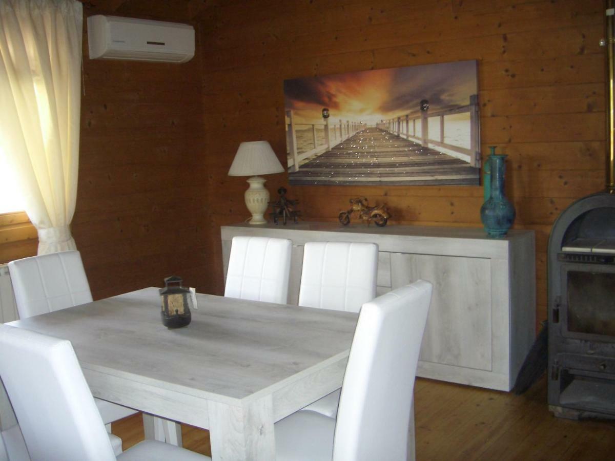 Chalet L Oasi Di Ambra 8 Posti Letto Con Uso Piscina Ардеа Екстериор снимка