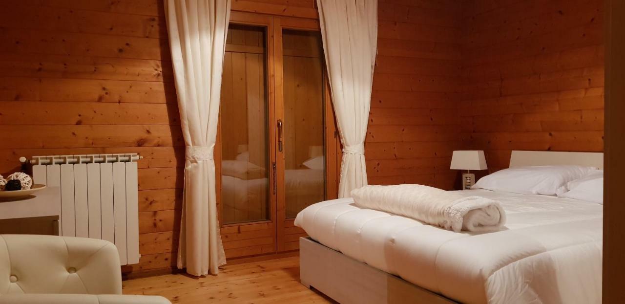 Chalet L Oasi Di Ambra 8 Posti Letto Con Uso Piscina Ардеа Екстериор снимка