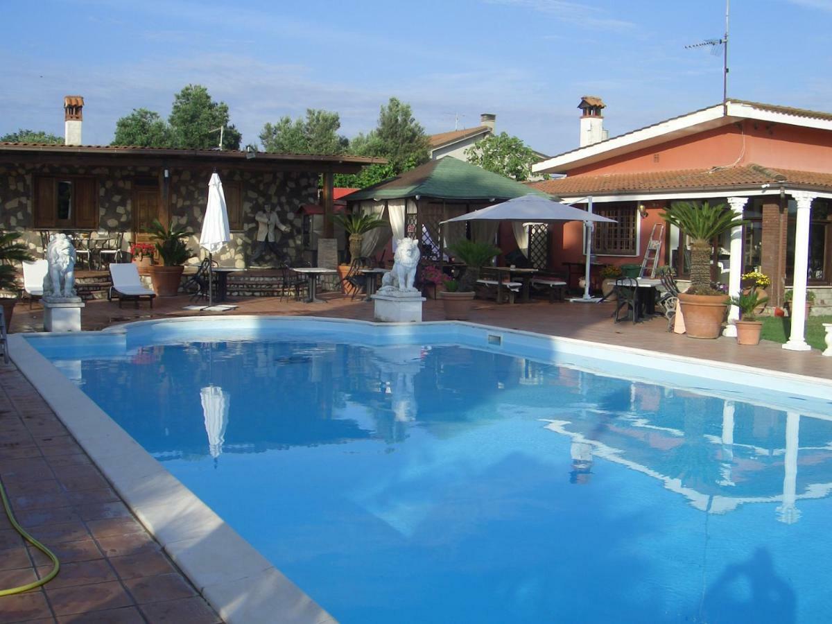 Chalet L Oasi Di Ambra 8 Posti Letto Con Uso Piscina Ардеа Екстериор снимка